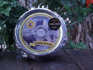 queso azul pura leche de oveja en Arenas de Cabrales