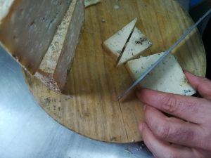 degustacion-quesos-El-Cabriteru-Arenas-de-Cabrales