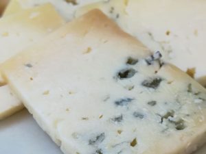 queso azul artesano con sutiles motas de penicillium