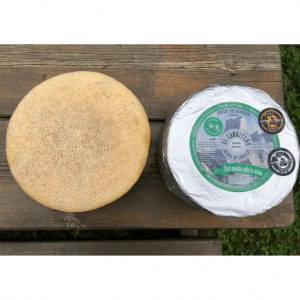 queso azul de El Cabriteru mezcla de oveja y cabra corteza superior